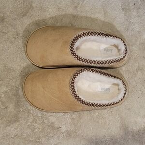Cozy Tan Slippers with White Lining